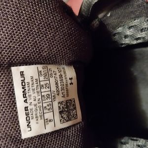 Under armor size 8 black and multi color soles sonic 4